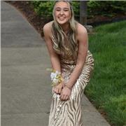 Profesora de distintas materias que adora a los niños pequeños.